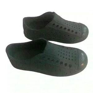 Native Boys C10 Shoes Black Outside Play Water Garden Camping School